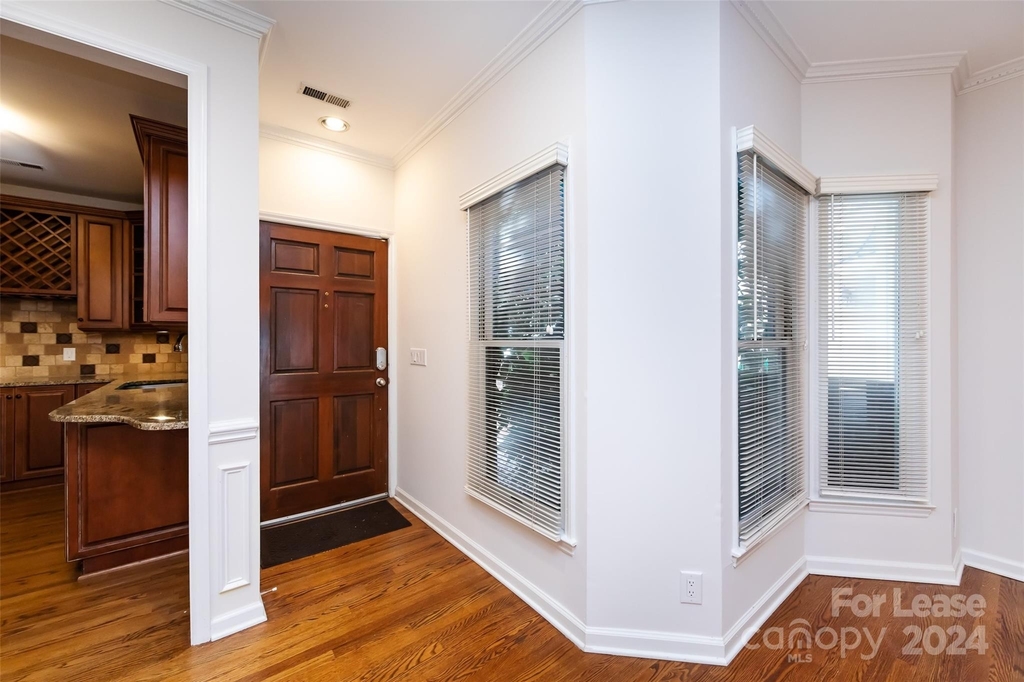 805 Greenleaf Avenue - Photo 4