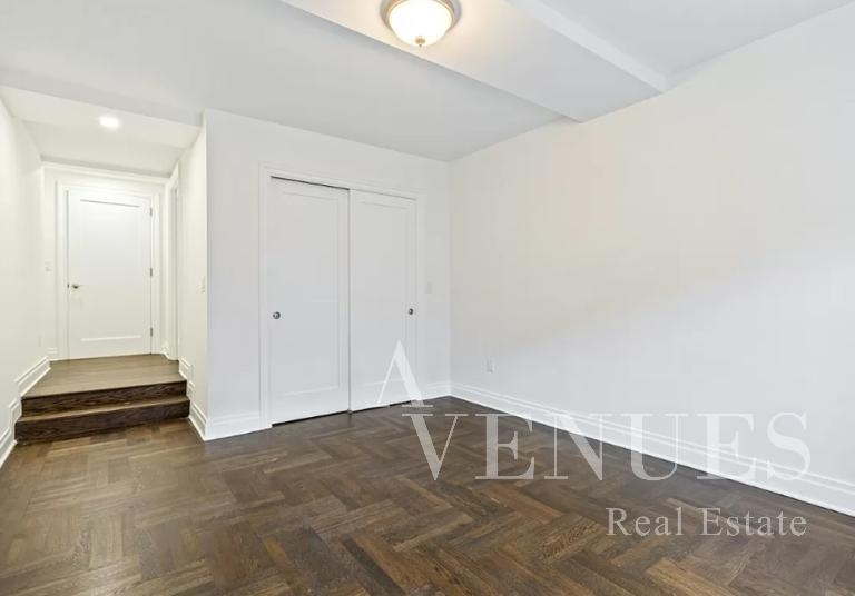 East 89th Street - Photo 12