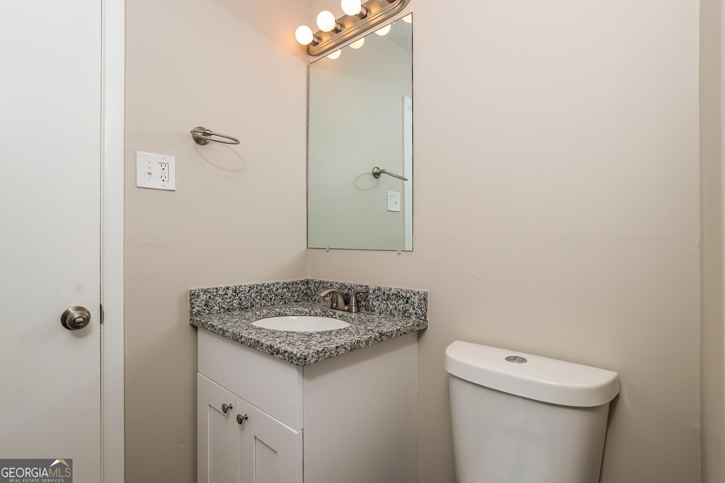 677 Selden Court - Photo 11