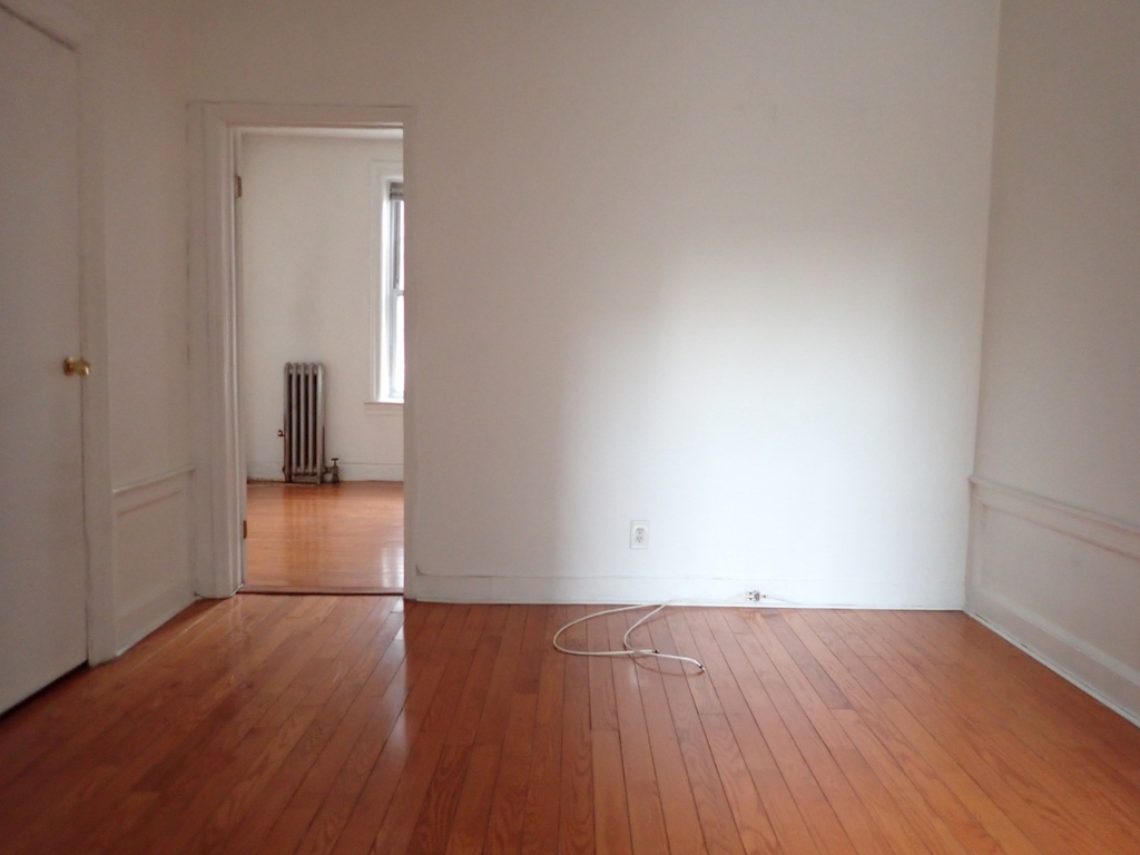 489 Montgomery Street - Photo 2