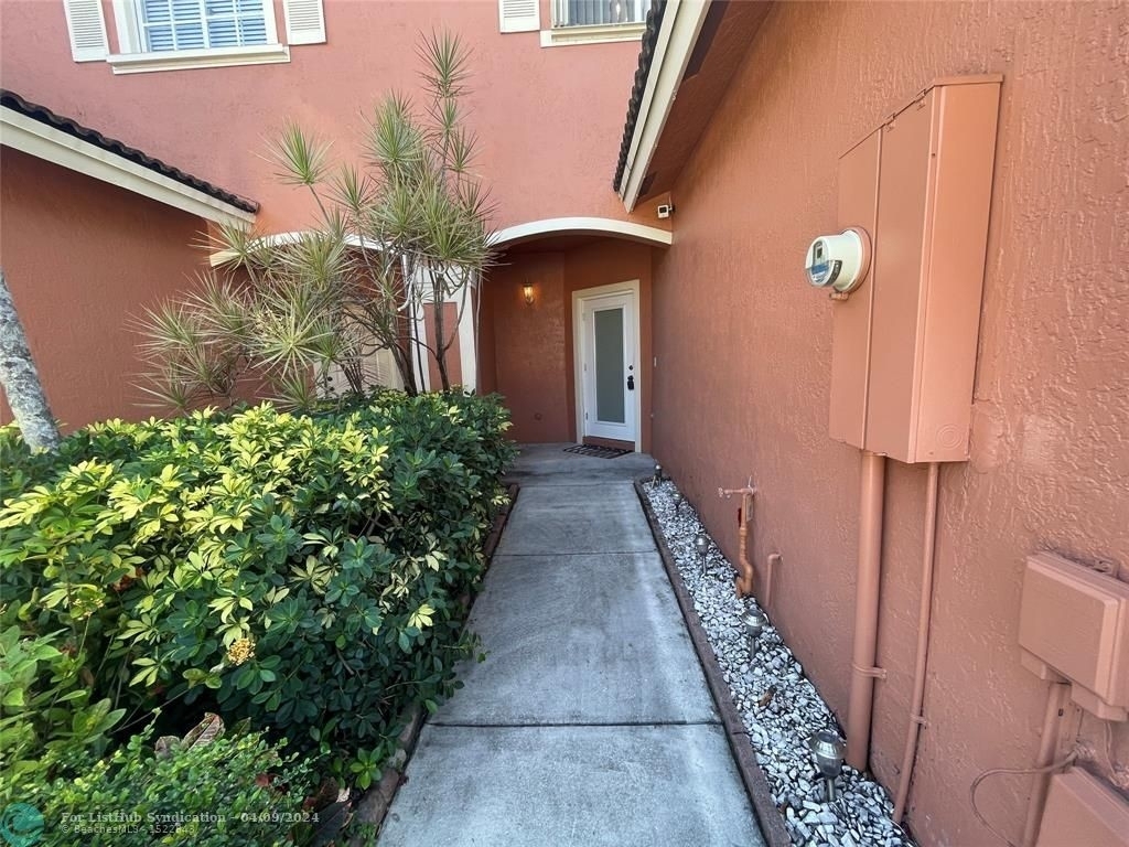 1055 Nw 100th Ave - Photo 14