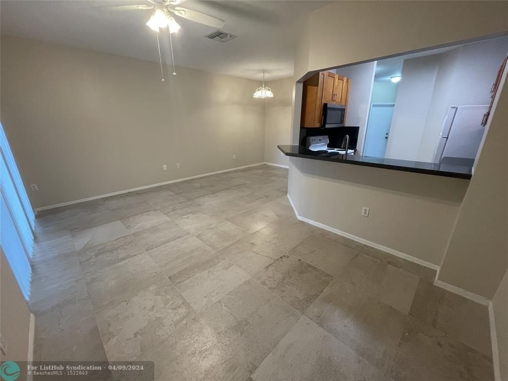 1055 Nw 100th Ave - Photo 4