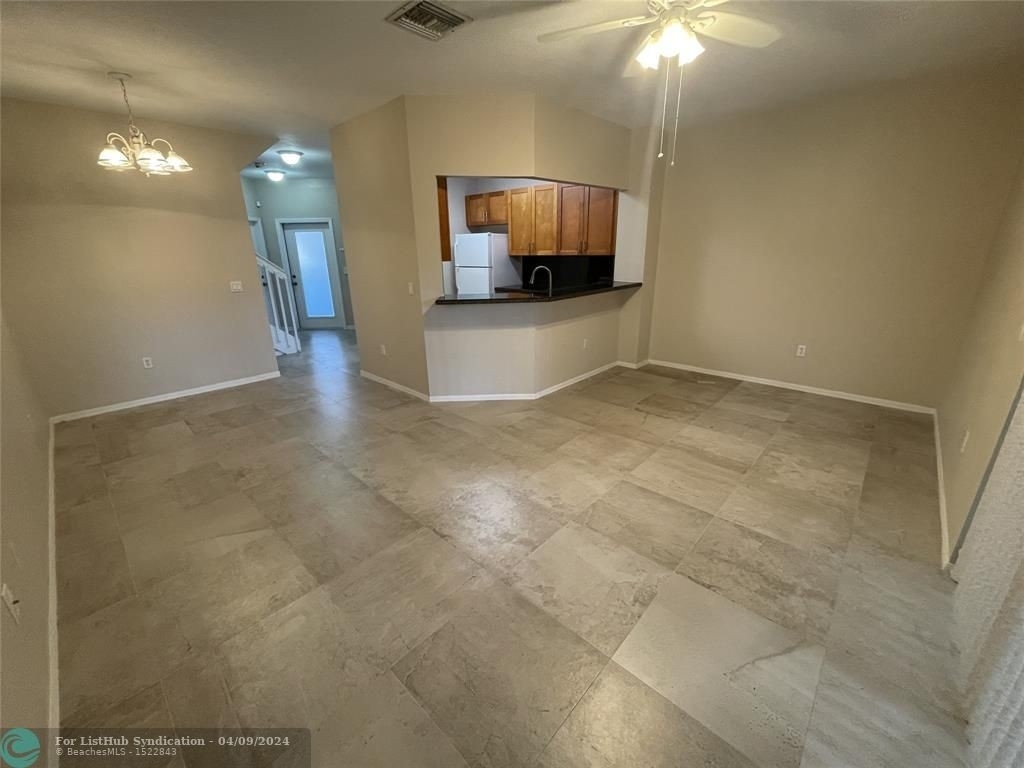 1055 Nw 100th Ave - Photo 3