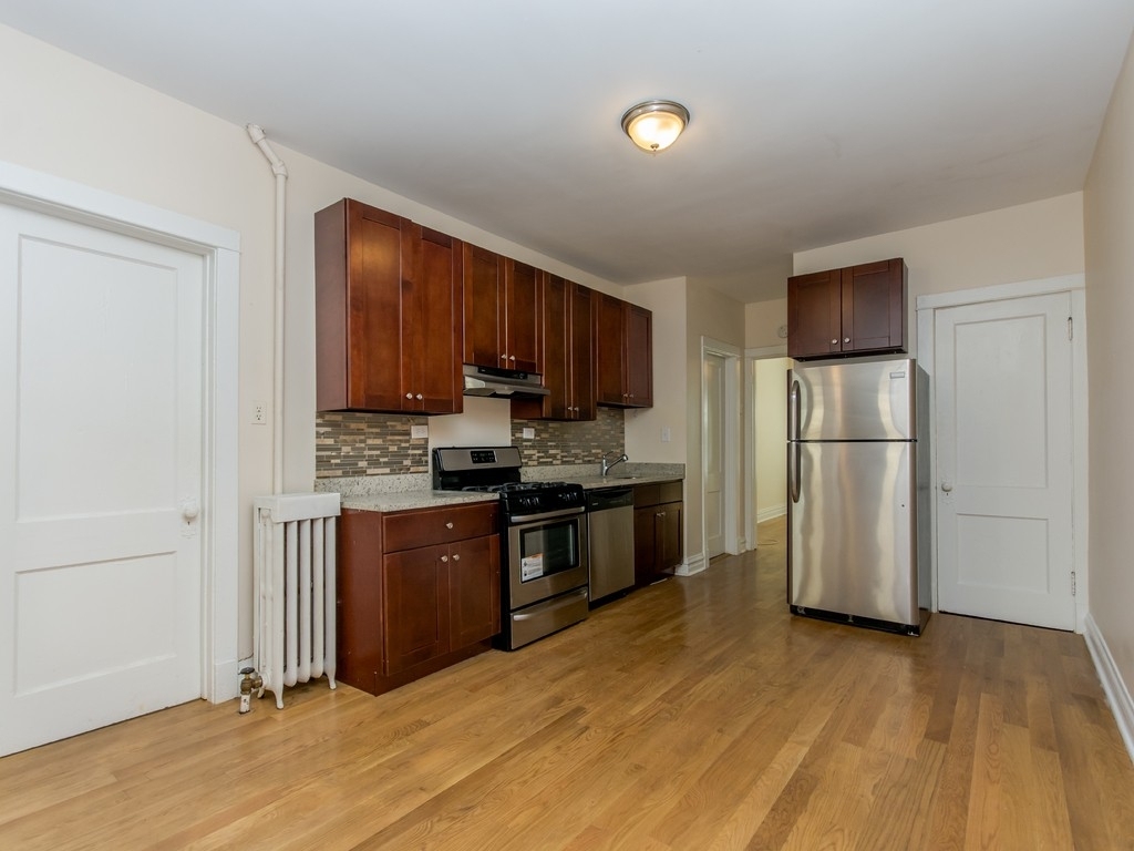 2223 N Hamlin Avenue - Photo 4