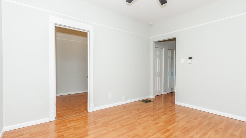 1007 N California Avenue - Photo 1