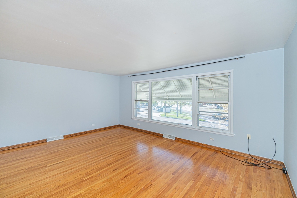 2320 W Oakton Avenue - Photo 10