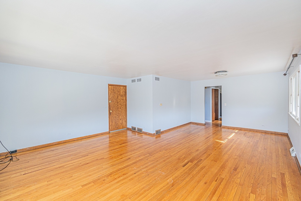 2320 W Oakton Avenue - Photo 12