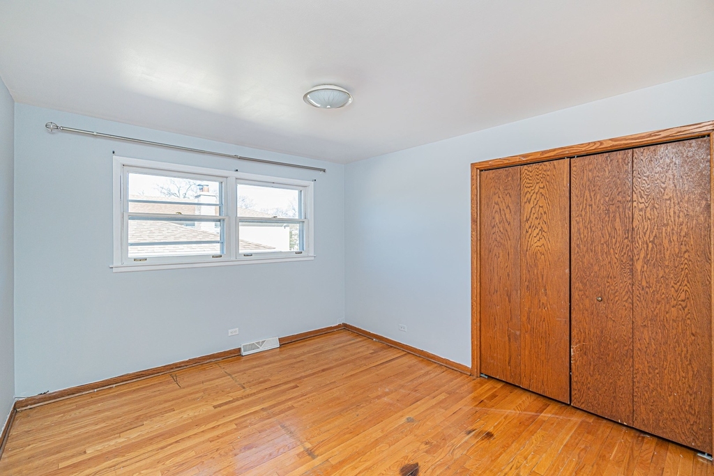 2320 W Oakton Avenue - Photo 20