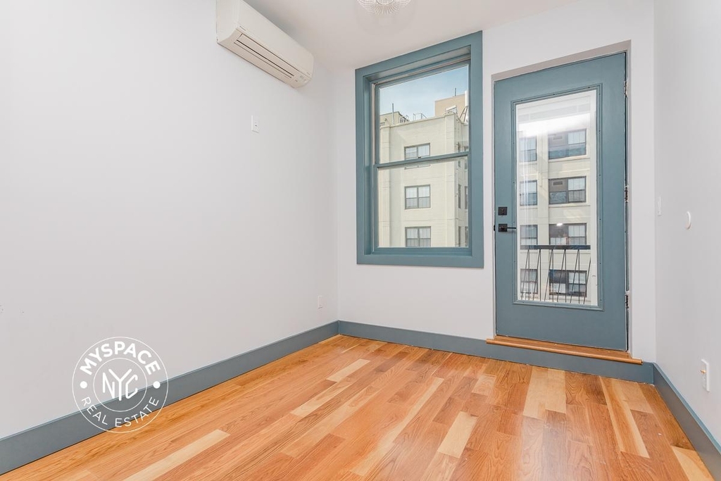 376 Bedford Ave - Photo 12