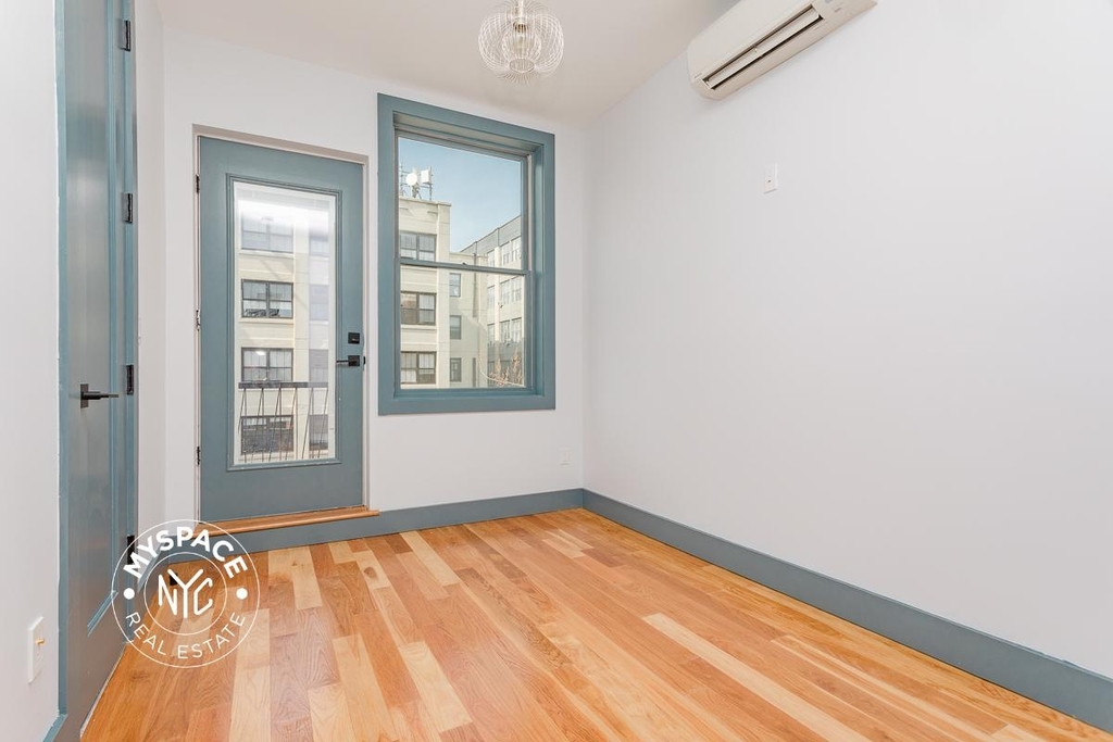376 Bedford Ave - Photo 8