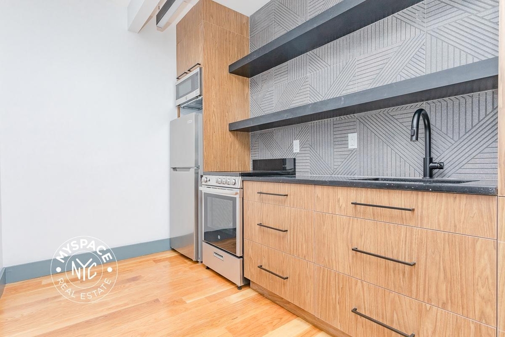 376 Bedford Ave - Photo 7