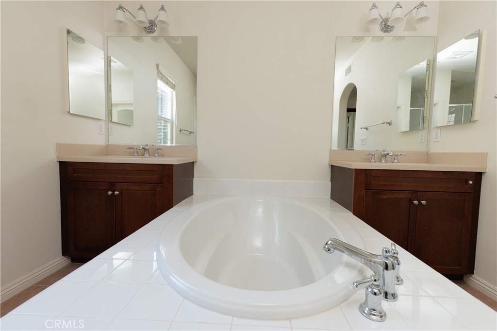 710 E Valencia Street - Photo 17