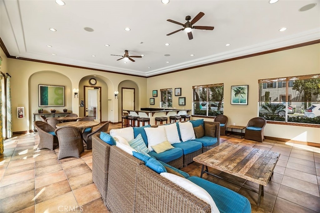 710 E Valencia Street - Photo 28