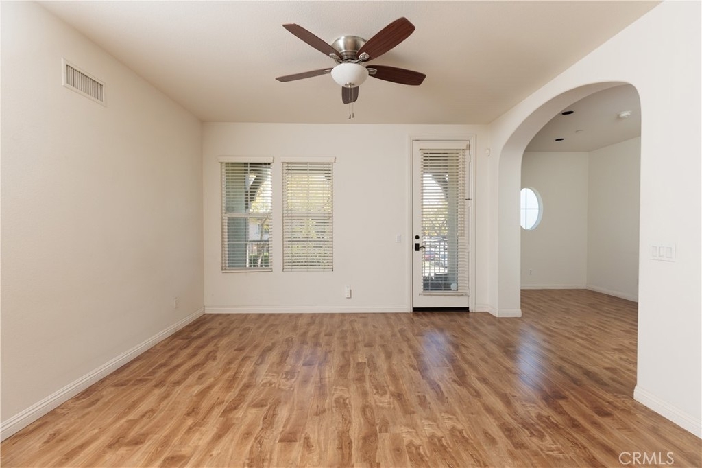 710 E Valencia Street - Photo 4