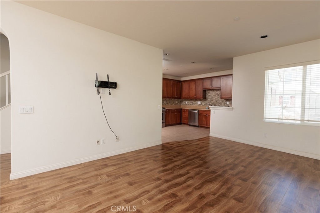 710 E Valencia Street - Photo 5