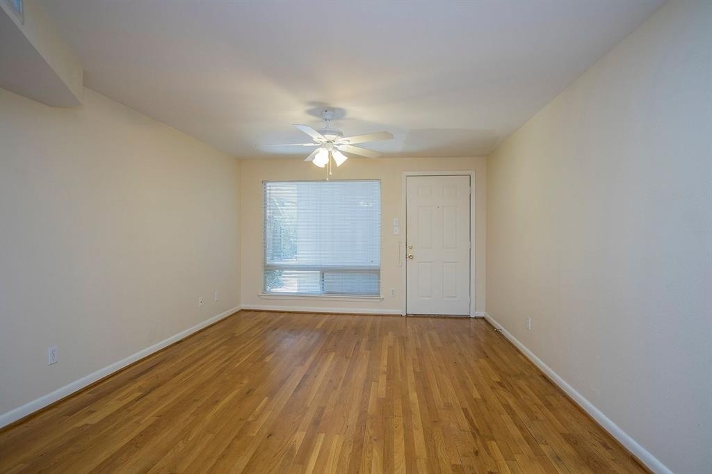 1620 Hawthorne - Photo 2