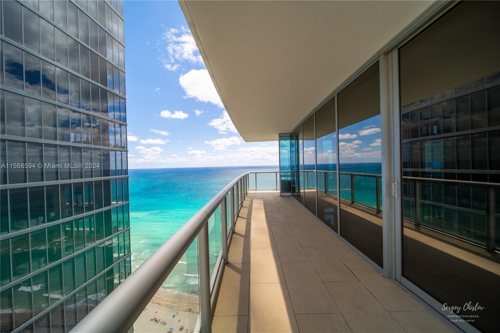 17121 Collins Ave - Photo 21