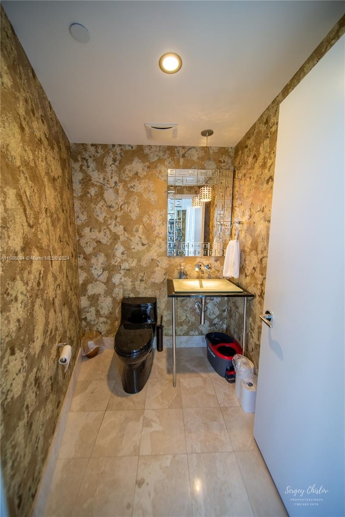 17121 Collins Ave - Photo 44