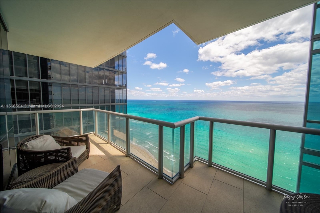 17121 Collins Ave - Photo 19