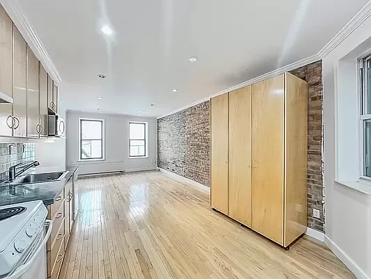 527 West 48th Street - Photo 1