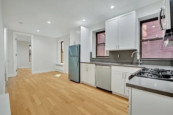 226 East 25th Street - Photo 2