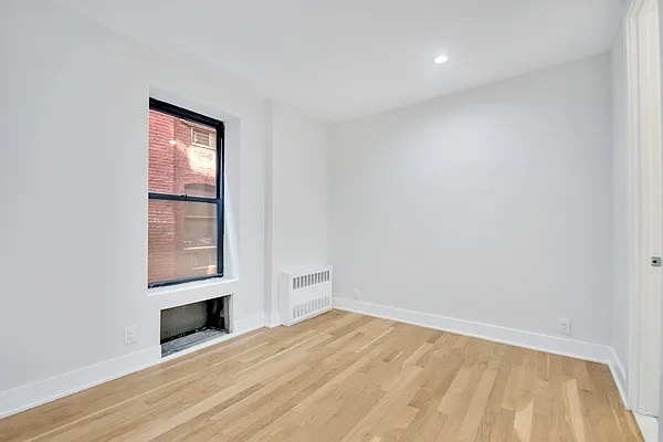 226 East 25th Street - Photo 4