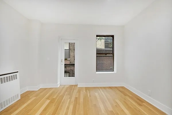 226 East 25th Street - Photo 3