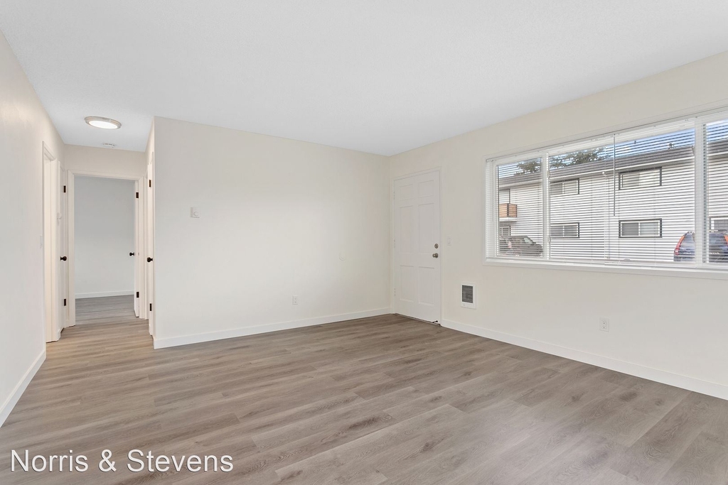 825 Ne 55th Ave - Photo 1