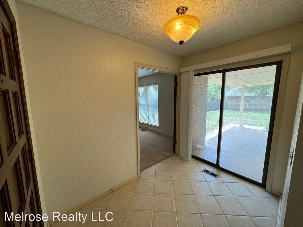 900 Ridgecrest Road - Photo 2