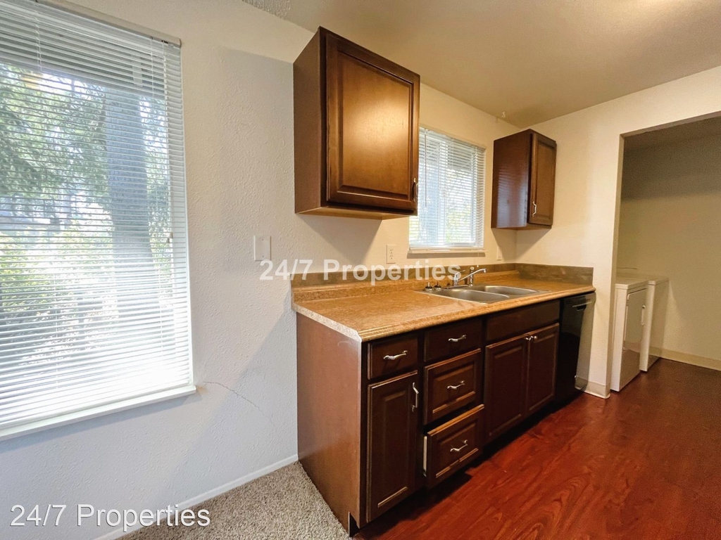 6421 Se 52nd Ave. - Photo 4