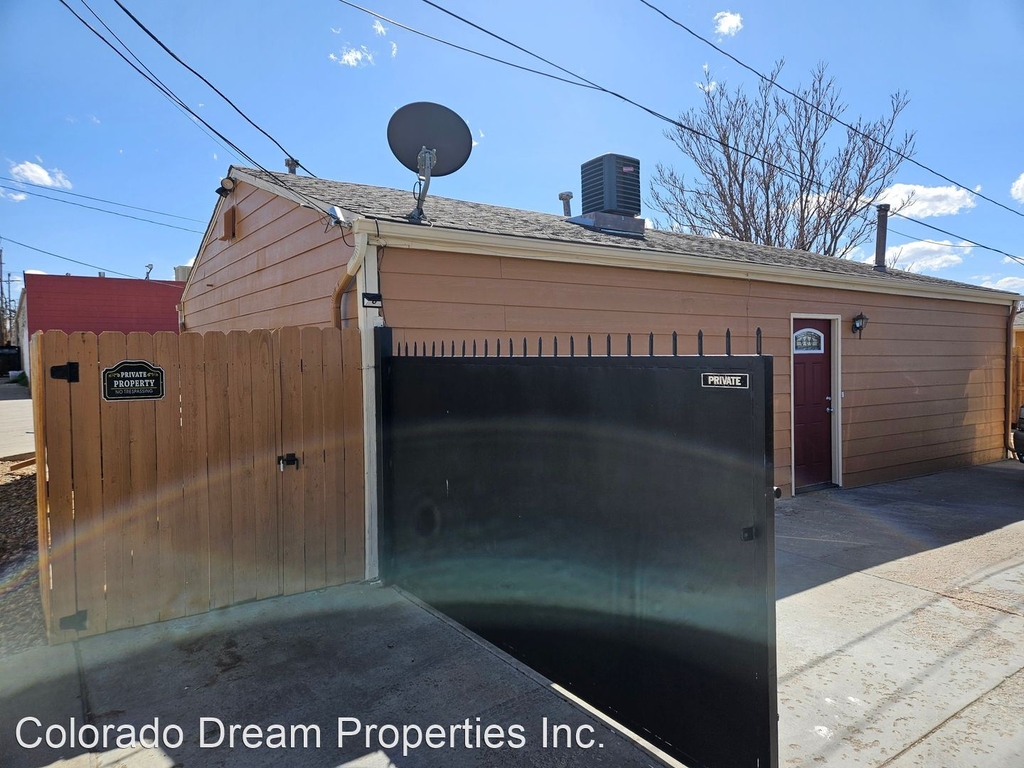 1446 Jamaica St B - Photo 1