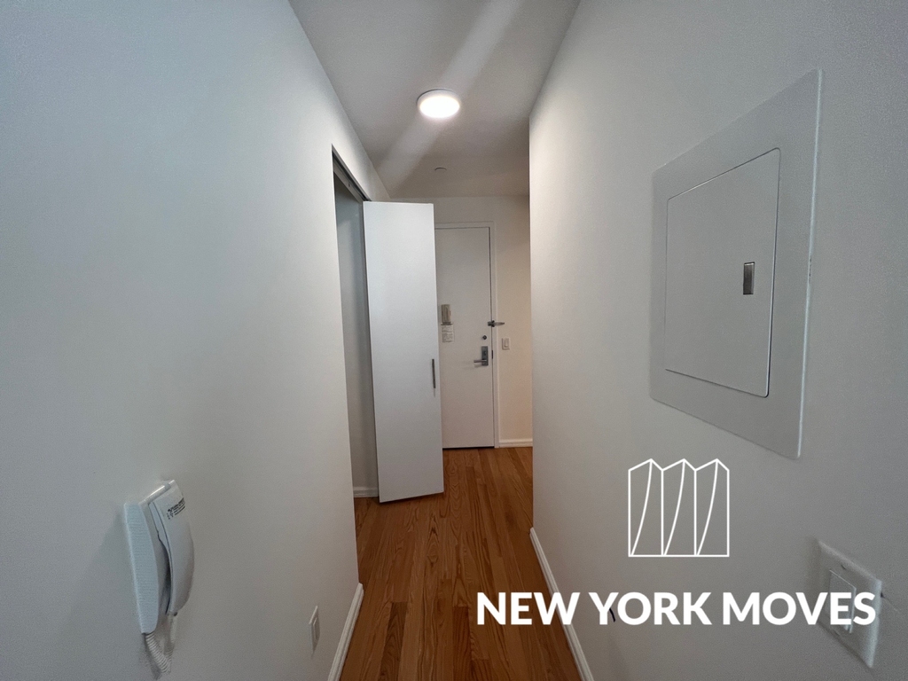 46 Center Boulevard | Long Island City - Photo 3