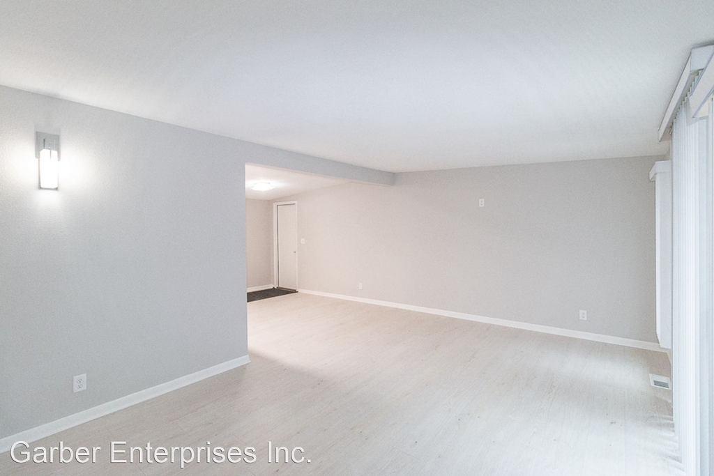 1109 W 21st St. - Photo 1