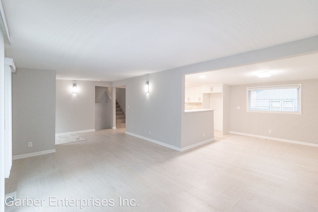 1109 W 21st St. - Photo 2