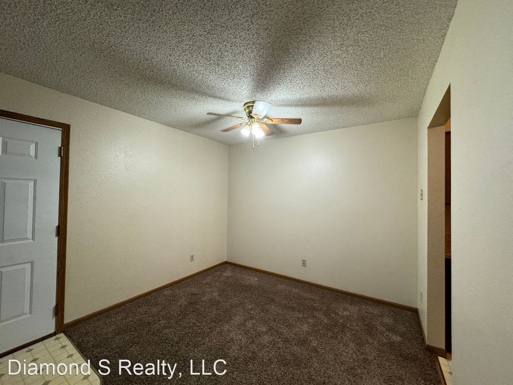 2940 N East Ave - Photo 4