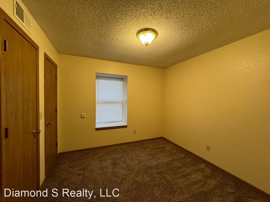 2940 N East Ave - Photo 11