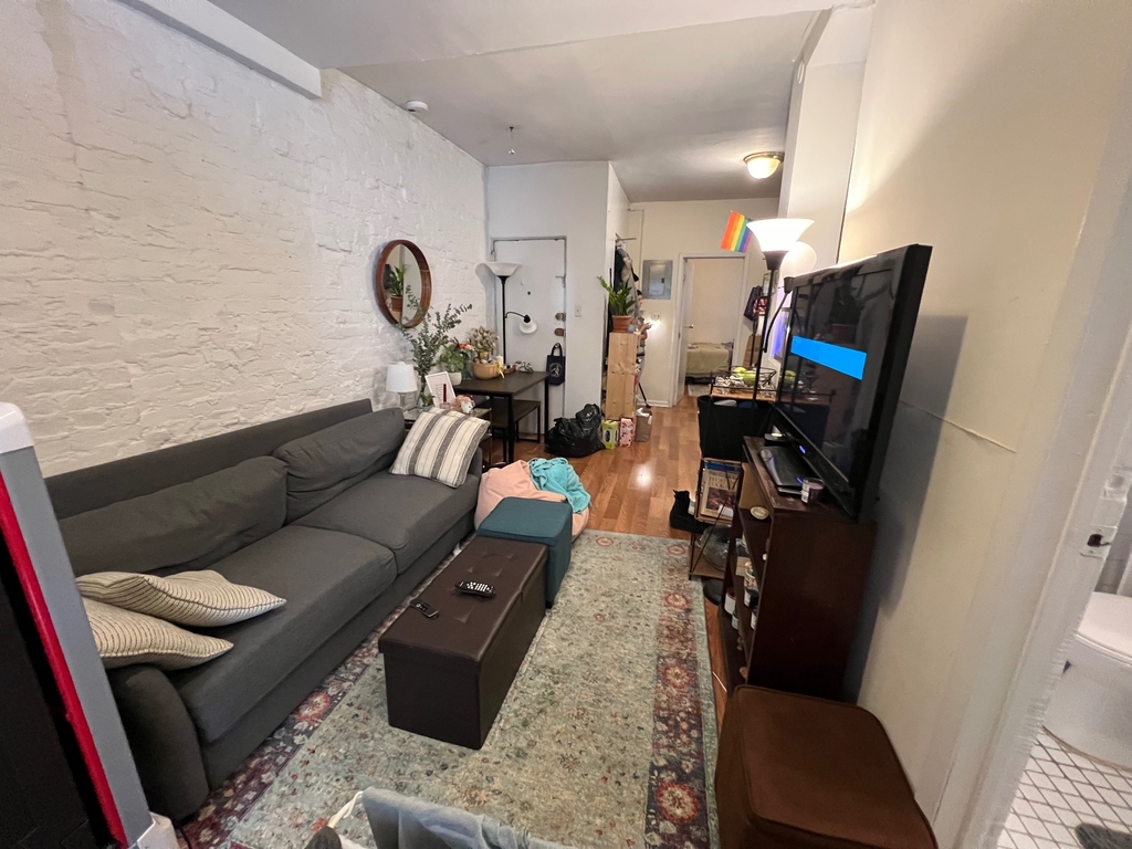 522 East 11th Street - Photo 1