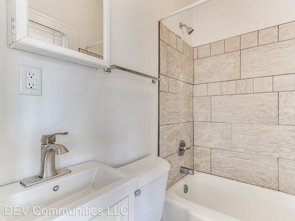 2714 Ingersoll Ave - Photo 4