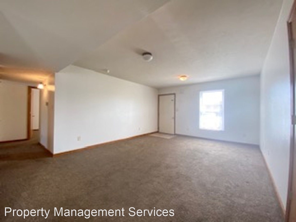 279 Woodridge Court - Photo 2