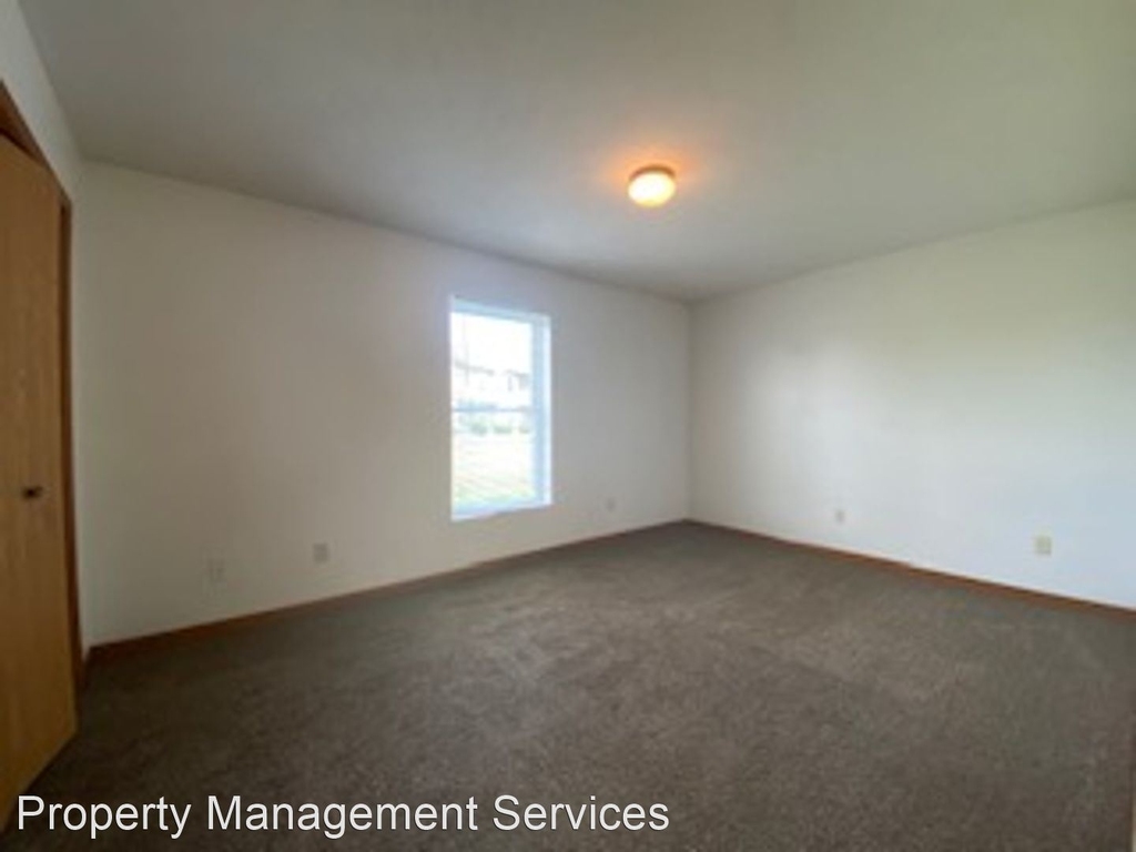 279 Woodridge Court - Photo 14