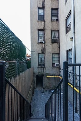 East 100th Street - Photo 2