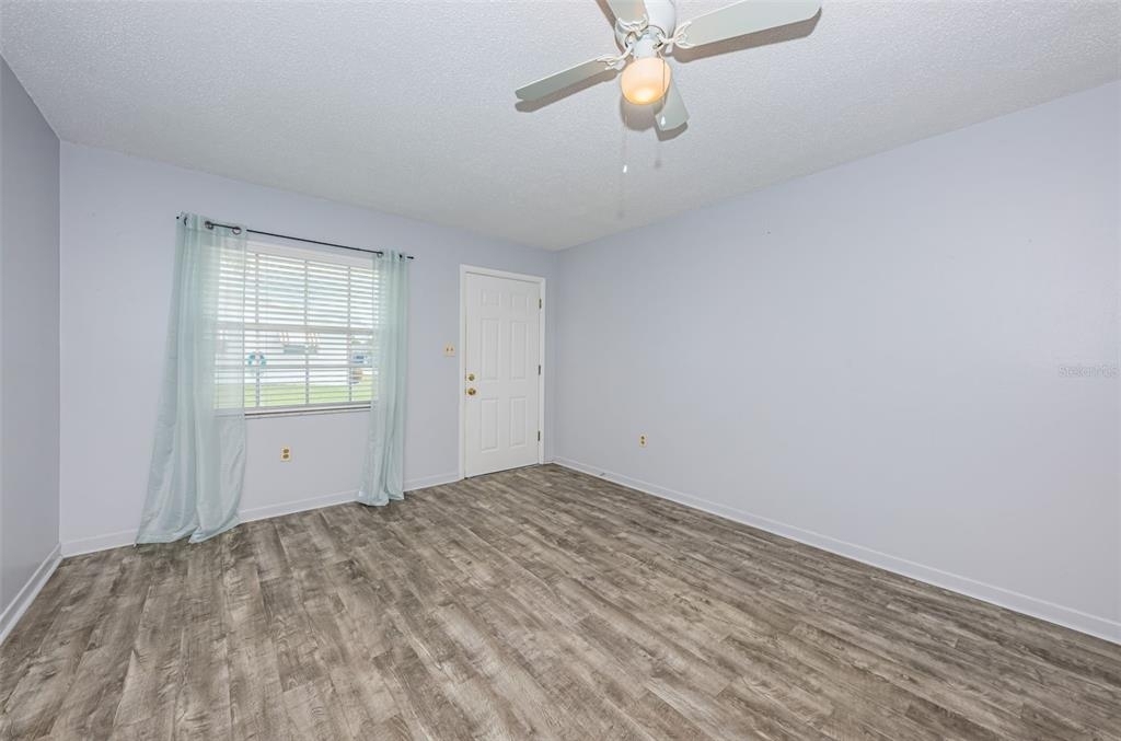 10108 Tulip Street N - Photo 1