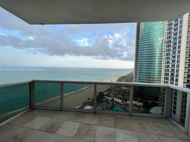 18101 Collins Ave - Photo 2