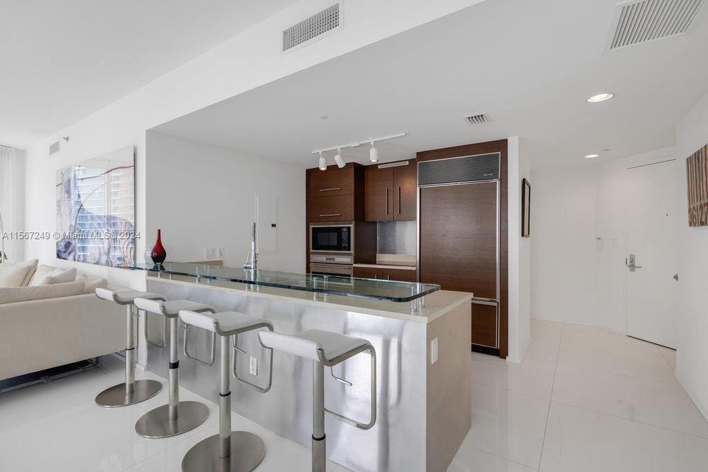 465 Brickell Ave - Photo 5