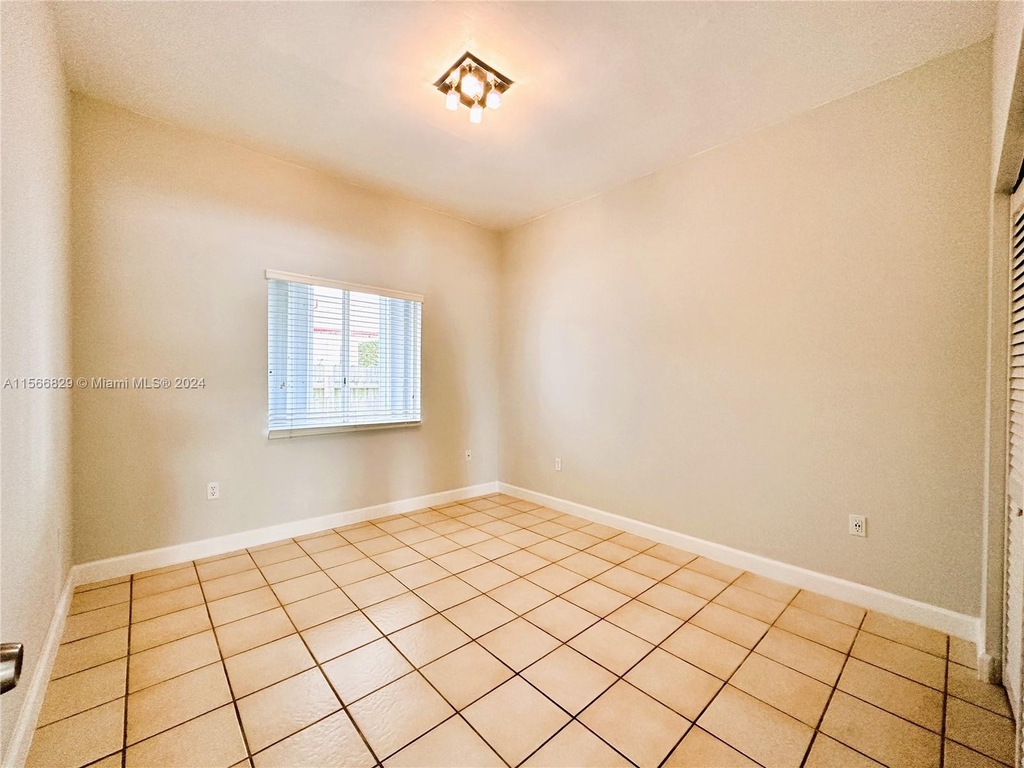 842 Sw 14th Ave - Photo 3