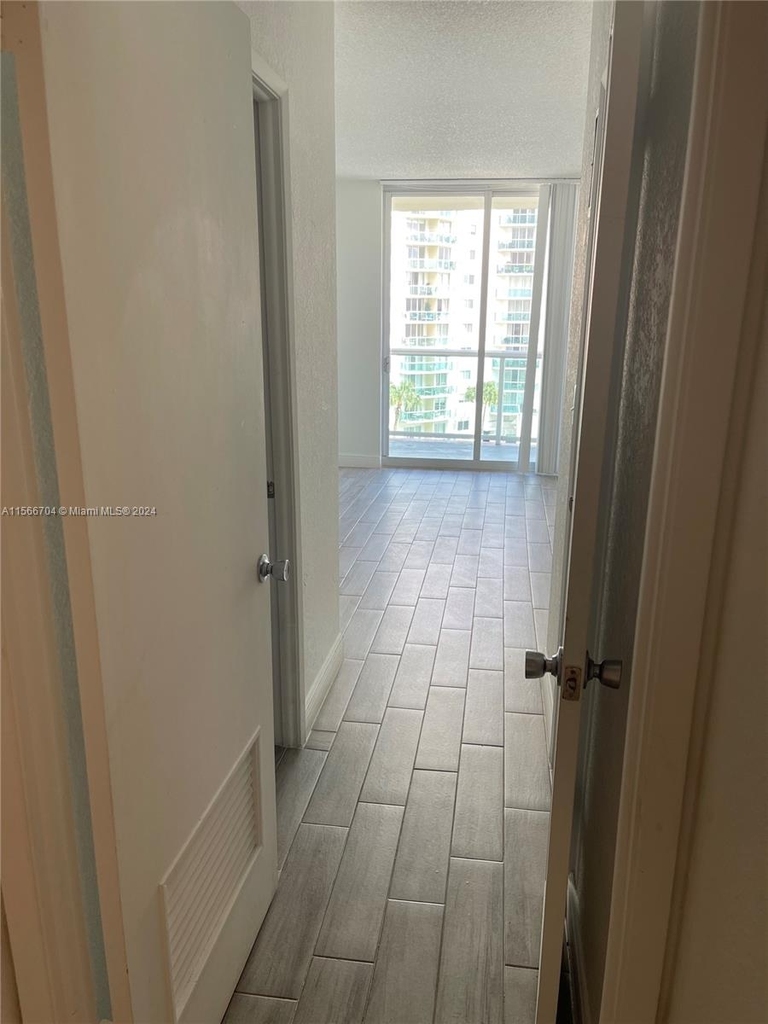 19390 Collins Ave - Photo 5