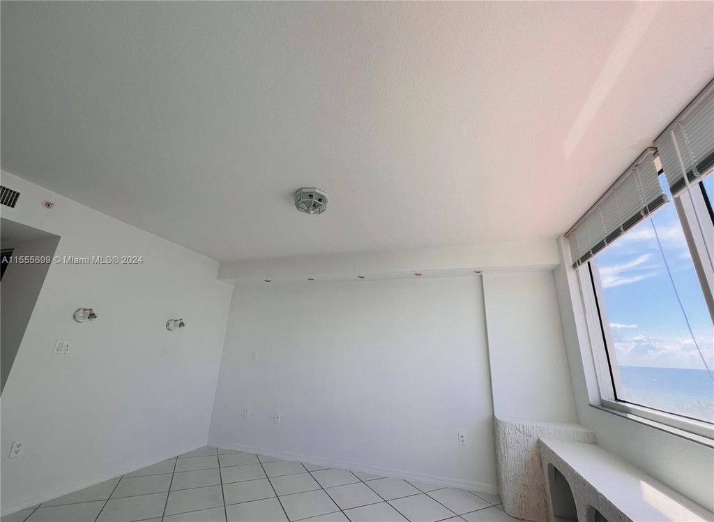 17275 Collins Ave - Photo 11