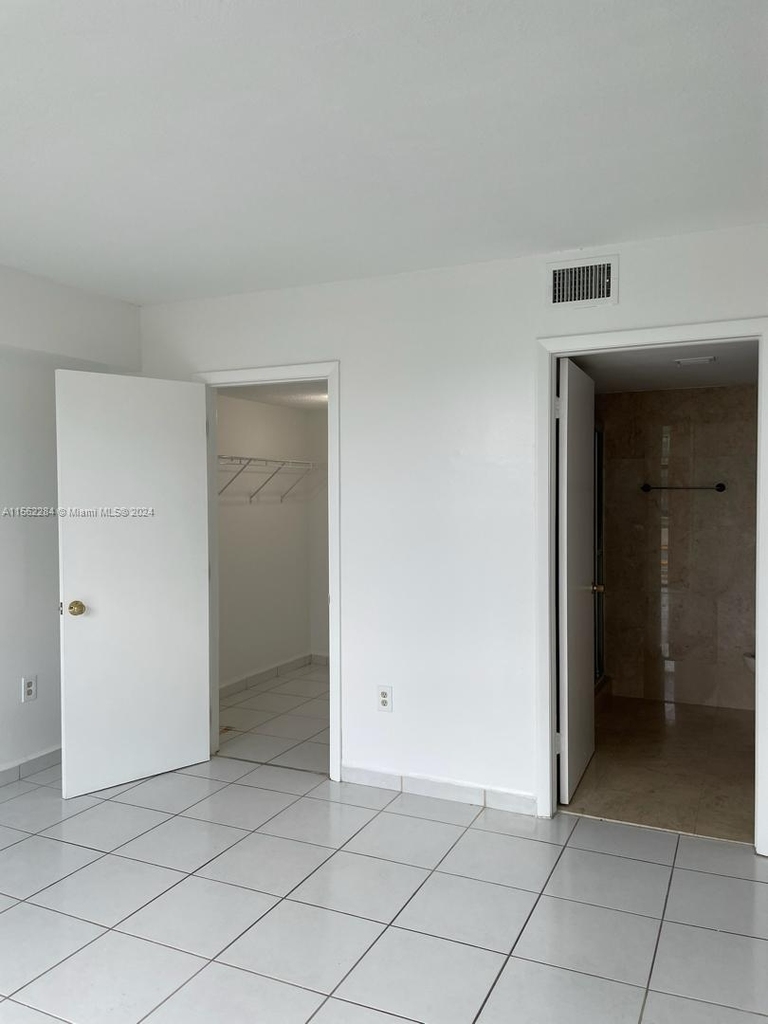 2055 Sw 122nd Ave - Photo 2