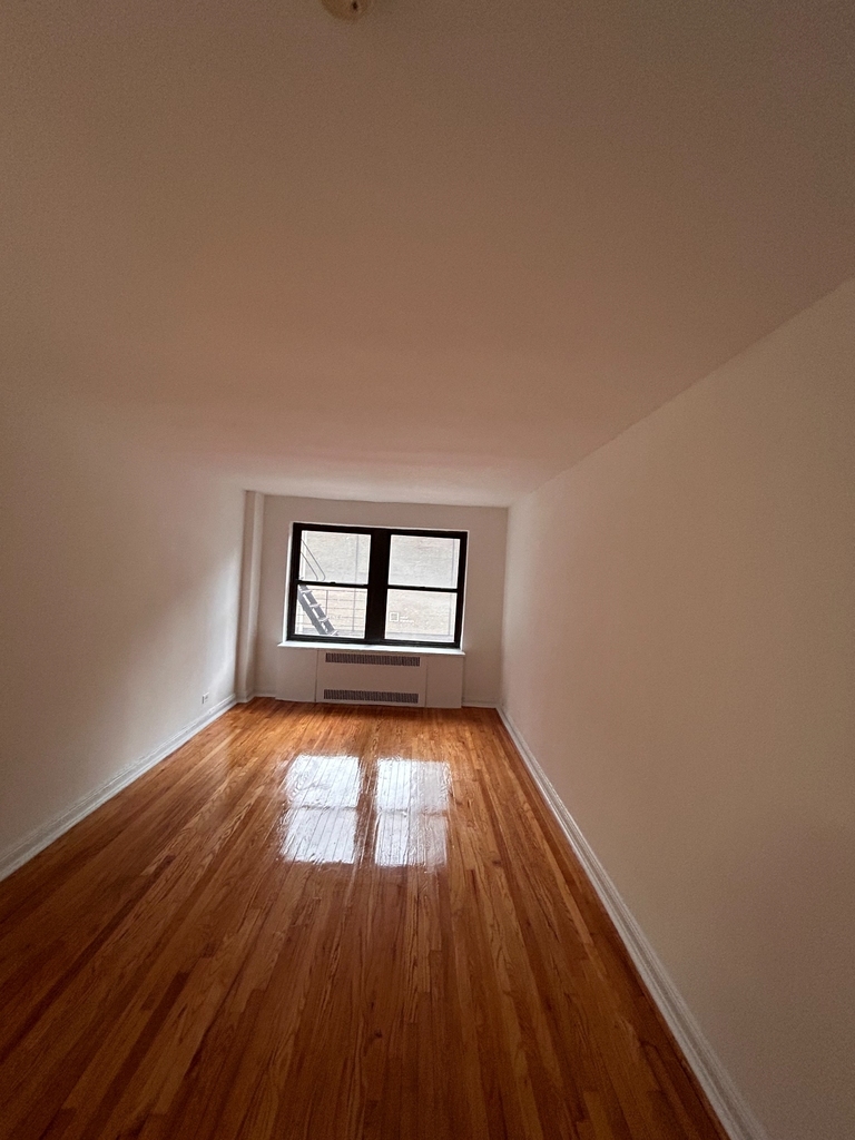 162 East 55th Street - Photo 1