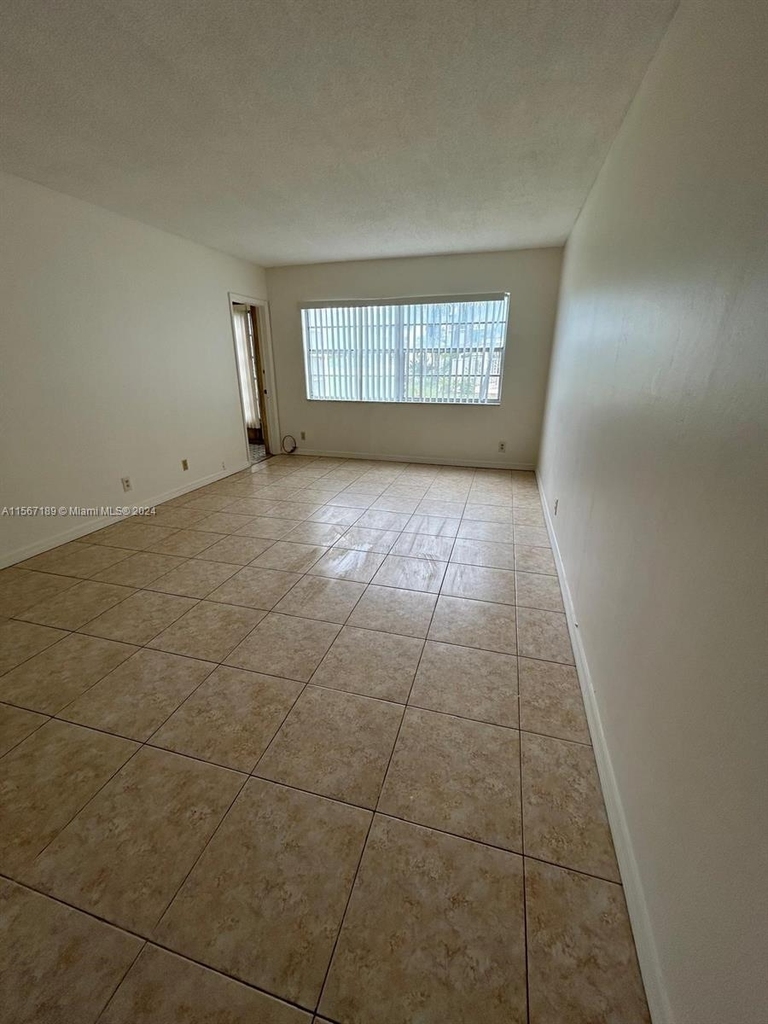 5031 W Oakland Park Blvd - Photo 1